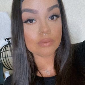 Meet your Posher, Yolie